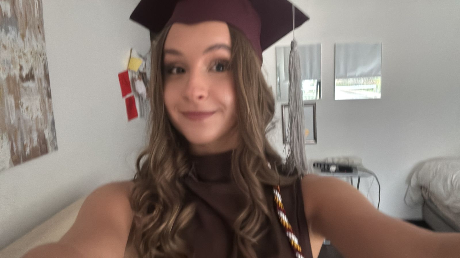 Danika en selfie de graduación
