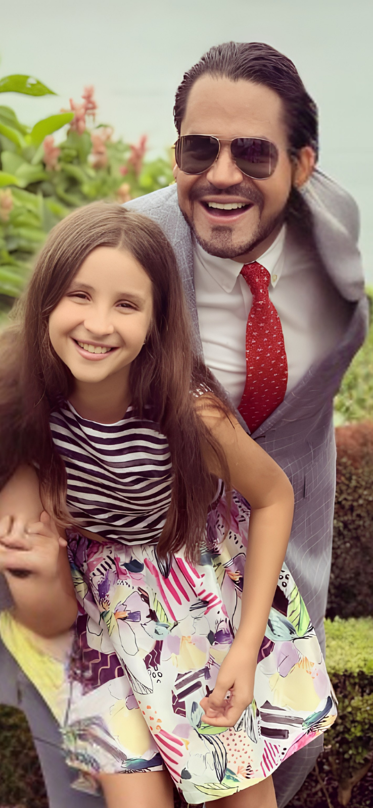 Danika de niña con Feli